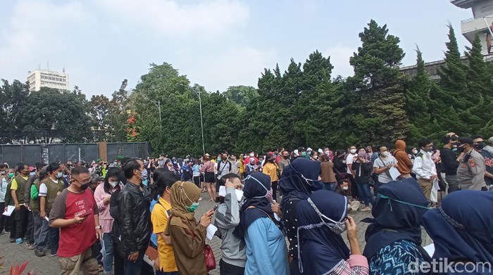 Vaksinasi massal di Bandung
