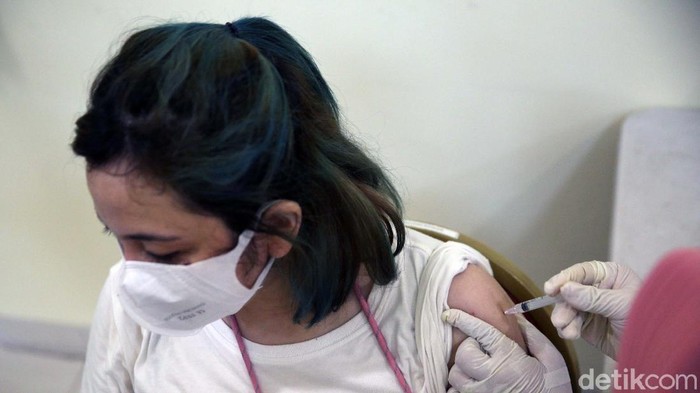 18+ Siap-siap Booster Kedua! Ini Jenis Vaksin COVID-19 yang Dipakai