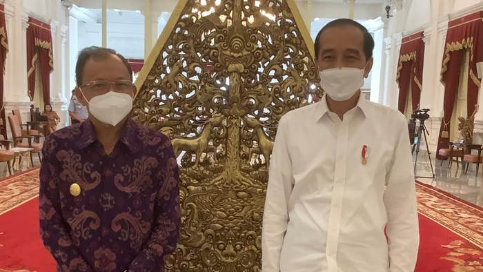 Gubernur Bali Wayan Koster dengan Presiden Jokowi di Istana Negara
