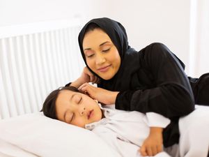 Batas Usia Anak Tidur dengan Orang Tua Menurut Islam