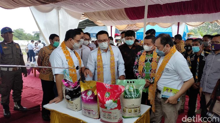 Anies Baswedan bersama Bupati Sumedang Dony Ahmad Munir