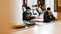 Dari informasi yang diterima detikcom, Jumat (11/6/2021), Anies dan RK bertemu dan salat subuh berjamaah di Masjid Agung Sumedang. Ikut mendampingi keduanya, Bupati Sumedang Dony Ahmad Munir. (Foto: Istimewa)