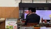 Gubernur DKI Jakarta Anies Baswedan dan Gubernur Jawa Barat Ridwan Kamil (RK) bertemu sejak subuh ini. Mereka bertemu di Sumedang, Jawa Barat. (Foto: Istimewa)