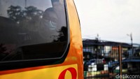 Antrean ambulans itu kembali terjadi pekan ini. Koordinator Humas RSD COVID-19 Wisma Atlet Letkol TNI Laut M Arifin mengatakan dalam sepekan terakhir ramai pasien COVID yang masuk ke Wisma Atlet.