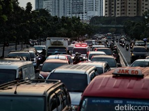 Kasih Jalan Ambulans di Lampu Merah Bakal Kena ETLE?