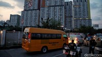 Antrean ambulans terjadi di Wisma Atlet.