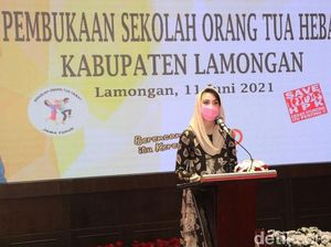 Arumi Bachsin Buka Pilot Project Sekolah Orang Tua Hebat di Lamongan