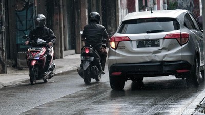 Awas! Motor Lawan Arus, Cabut SIM Menanti