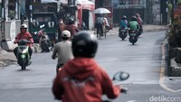 Perihal akumulasi poin pada penindakan pelanggar lalu-lintas diatur dalam Peraturan Kepolisian (Perpol) Nomor 5 Tahun 2021 tentang Penerbitan dan Penandaan SIM.