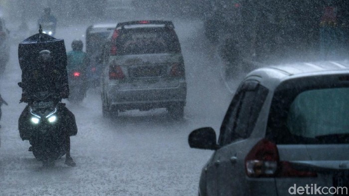 Awas! Motor Lawan Arah, Cabut SIM Menanti Begini potret pemotor yang melawan arah di Ciputat, Tangerang Selatan, Banten. Kejadian ini rupanya bukan sekali saja terjadi di lokasi.