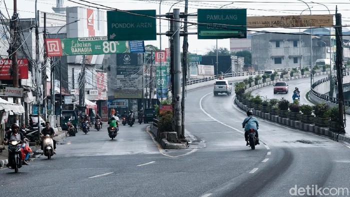 Awas! Motor Lawan Arah, Cabut SIM Menanti Begini potret pemotor yang melawan arah di Ciputat, Tangerang Selatan, Banten. Kejadian ini rupanya bukan sekali saja terjadi di lokasi.