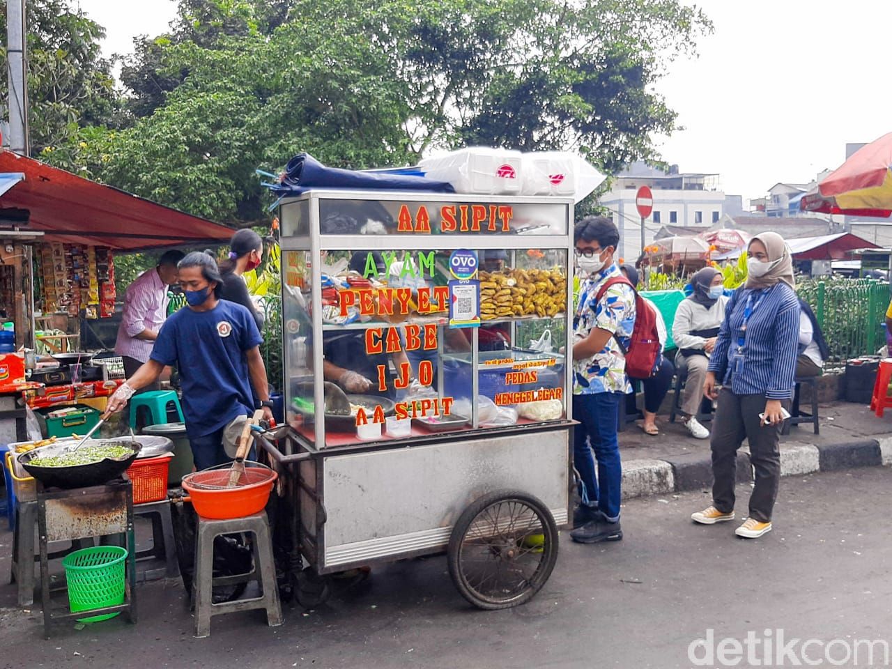 Nyaris Bangkrut, Kini Omzet Ayam Penyet Cabe Ijo GI Rp 12 Juta Sehari