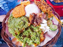 Cicip Ayam Cabe Ijo Pertama Kali, Ini Kata Youtuber Thailand!