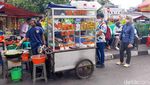 Pedas Nyengat Ayam Penyet Cabe Ijo yang Viral di Grand Indonesia!