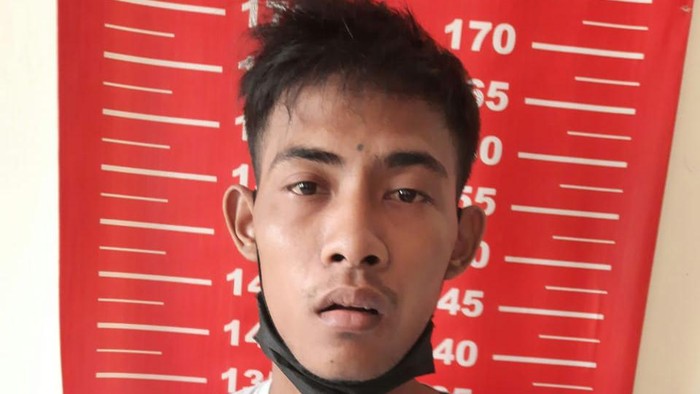 Bajing loncat berinisial IS ditangkap polisi usai aksinya mengambil peti telur viral di media sosial