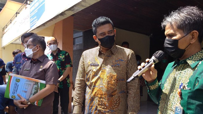 Bobby usai menerima LAHP Ombudsman soal RS Pirngadi (Datuk-detikcom)