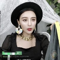 Aku live streams rata-rata 10 jam sehari, selama 350 hari dalam setahun. Tidak seperti influencer lain yang punya tim yang membantu mereka, aku hanya punya satu asisten. Foto: Dok. Internet