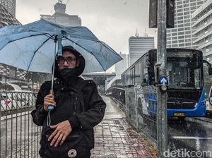 BMKG Prediksi Hujan Disertai Petir di Jaksel dan Jaktim Siang Ini