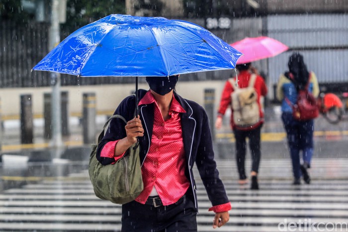 Badan Meteorologi, Klimatologi dan Geofisika (BMKG) memberikan peringatan dini terkait cuaca ekstrem dengan curah hujan sedang hingga lebat.
