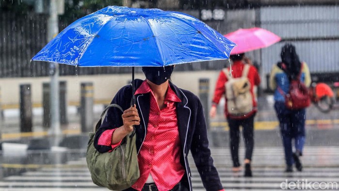 Badan Meteorologi, Klimatologi dan Geofisika (BMKG) memberikan peringatan dini terkait cuaca ekstrem dengan curah hujan sedang hingga lebat.
