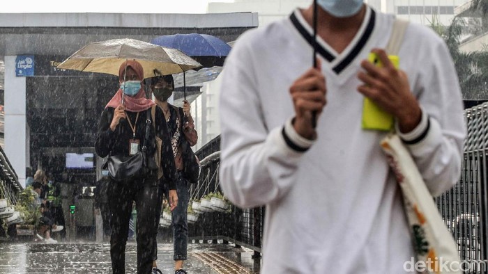 Badan Meteorologi, Klimatologi dan Geofisika (BMKG) memberikan peringatan dini terkait cuaca ekstrem dengan curah hujan sedang hingga lebat.