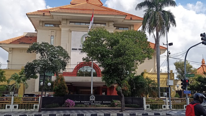 DPRD Surabaya Jalan Yos Sudarso