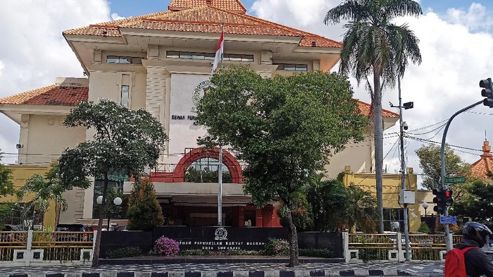 DPRD Surabaya Jalan Yos Sudarso
