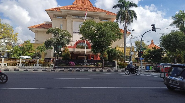 DPRD Surabaya Jalan Yos Sudarso