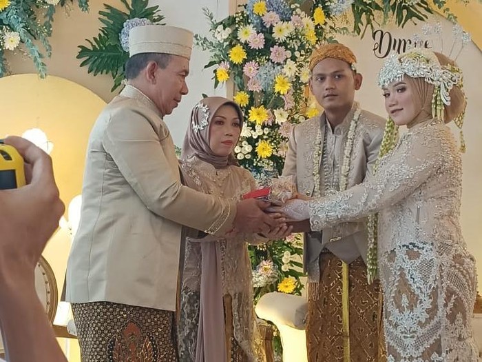 Foto pengantin Rahma Yulita dan Dimas Januar P. Foto pengantin Rahma Yulita dan Dimas Januar P.