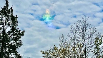 Saya melihat sekilas awan warna-warni. Foto: Brightside