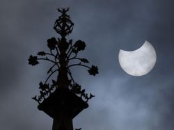 Indahnya Gerhana Matahari Cincin Api di Berbagai Negara