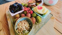 Lewat unggahan ini Ghaida mengatakan punya hobi baru yaitu menyusun makanan alias food plating. Ghaida nampak mengonsumsi makanan sehat, termasuk oatmeal dan buah-buahan segar.