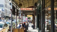Media global Time Out telah merangkum jalan mana saja yang pantas disematkan kalimat paling keren di dunia. Smith Street, Melbourne, Australia menempati peringkat paling atas.