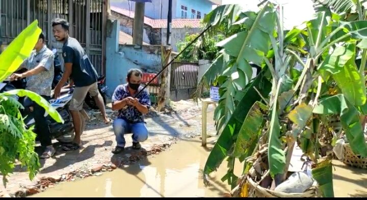 Jalan rusak di Deli Serdang ditanami pohon pisang