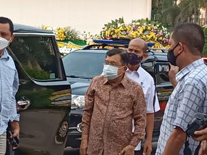 JK Melayat ke Rumah Duka Tempat Istri Yasonna Disemayamkan
