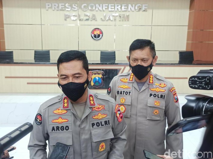 Kadiv Humas Polri Irjen Argo Yuwono menjelaskan, instruksi itu keluar setelah Jokowi mendengar keluhan sejumlah sopir di Pelabuhan Tanjung Priok, Jakarta. Keluhan itu mengenai maraknya pungli dan praktik premanisme lainnya, yang merugikan para sopir kontainer.