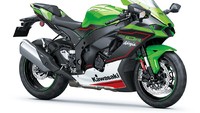 Kawasaki Ninja ZX-10R 2021 dibekali sejumlah pembaruan baik dari sisi desain, mesin, maupun penambahan fitur elektronik. Dari segi eksterior, tampilan motor ini sekarang lebih agresif, dengan sudut lampu depan tajam yang dikombinasi ram air besar di bagian tengah. Foto: Dok. Kawasaki Motor Indonesia (KMI)