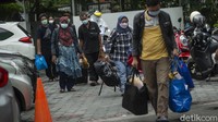 Pemerintah terus melaporkan perkembangan virus COVID-19 di Tanah Air. Pada hari ini, tambahan kasus positif Corona masih tinggi di angka 8.083, kasus sembuh 6.230, dan kasus meninggal akibat Corona 193.