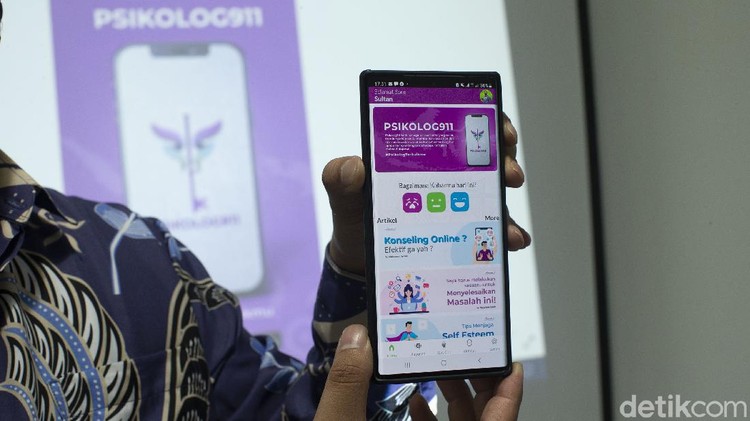 Adanya pandemi COVID-19 turut menambah masalah pada kesehatan mental masyarakat yang ingin berkonsultasi dengan psikolog kini dapat menggunakan aplikasi salah satunya Psikolog 911.