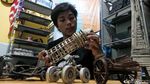 Keren! Miniatur Kapal Pinisi Dibuat dari Koran Bekas Lho