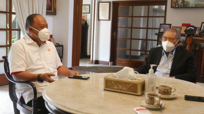 Marciano Norman (kiri) dan Widjojo Soejono.