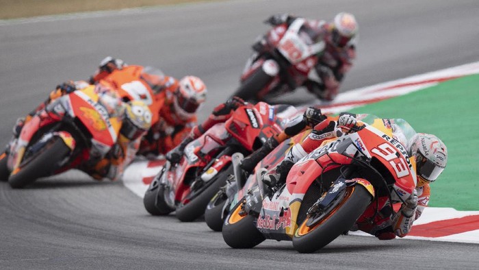 BARCELONA, SPAIN - JUNE 06: Marc Marquez of Spain and Repsol Honda Team leads the field during the MotoGP race during the MotoGP of Catalunya - Race at Circuit de Barcelona-Catalunya on June 06, 2021 in Barcelona, Spain. (Photo by Mirco Lazzari gp/Getty Images)