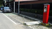 Mesin parkir kendaraan bermotor elektronik di kawasan Blok M ini masih berfungsi dengan baik.