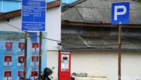 Pemilik kendaraan bisa langsung membayar memakai uang elektronik. Jika tidak memiliki uang elektronik, pemilik bisa menggunakan kartu milik petugas parkir, lalu membayar ke petugas parkir tersebut.