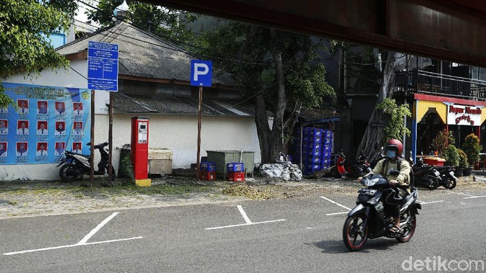 Parkir meter peninggalan Ahok, yang dikelola oleh Pemprov DKI masih berjalan dengan baik, di kawasan Melawai Blok M, Jakarta Selatan, Jumat (11/06/2021).