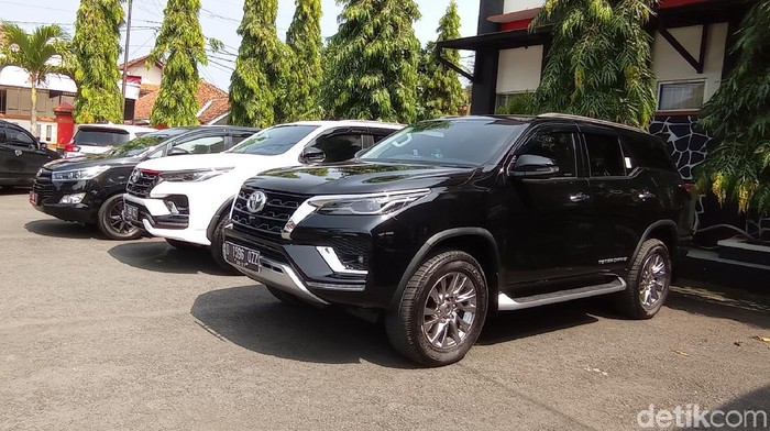 Mobil dinas baru Bupati dan Wakil Bupati Pangandaran.