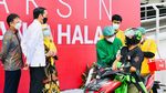 Momen Jokowi Tinjau Vaksinasi di Depok