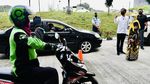 Momen Jokowi Tinjau Vaksinasi di Depok