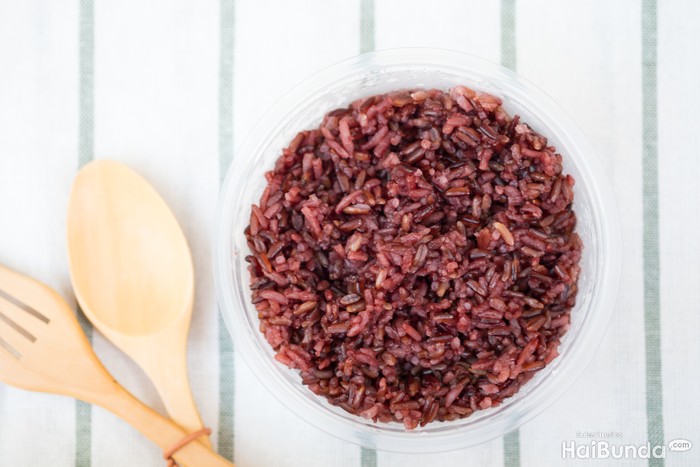 Rice berry Rice, organic rice in bowl, Thia healthy food