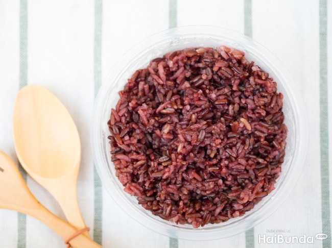 Rice berry Rice, organic rice in bowl, Thia healthy food